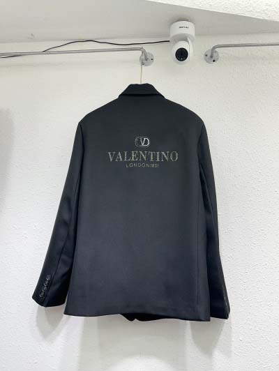 2025年2月3日新作入荷 valentino スーツ