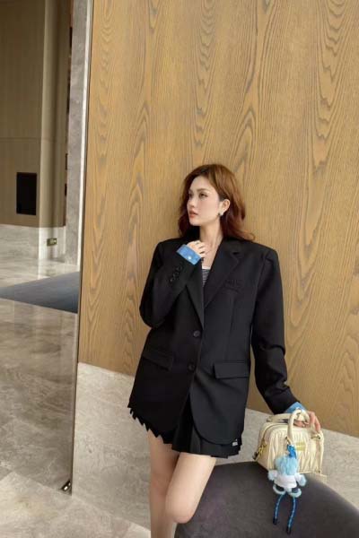 2025早春新作miumiu カレッジ風アルファベット刺繡コート can工場