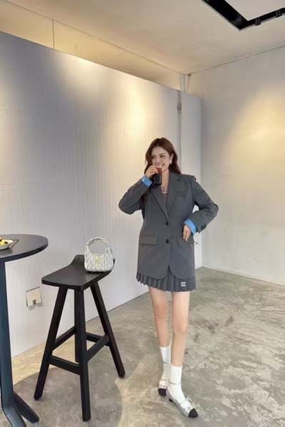2025早春新作miumiu カレッジ風アルファベット刺繡コート can工場