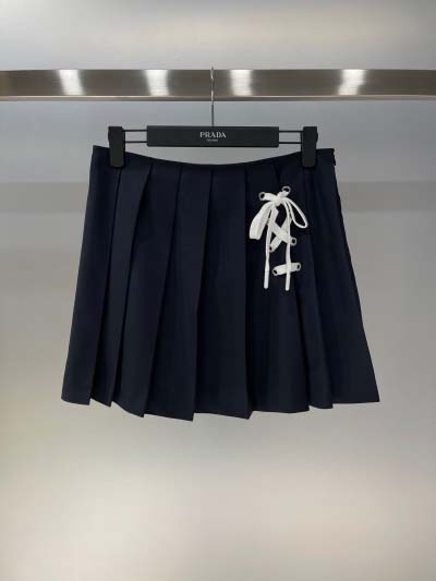 2025年2月5日の新着商品 Prada プリーツのハーフスカート