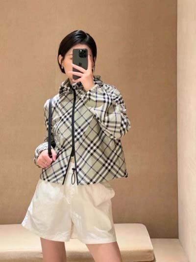 2025年2月5日の新作BURBERRY クラシックなチェック柄の馬騎士刺繡リバーシブルのショートコート