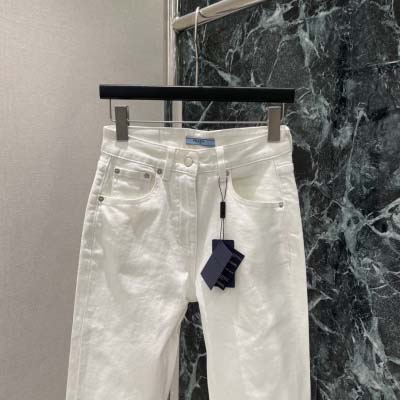 Pradaデニムパンツ2025年2月7日発売です