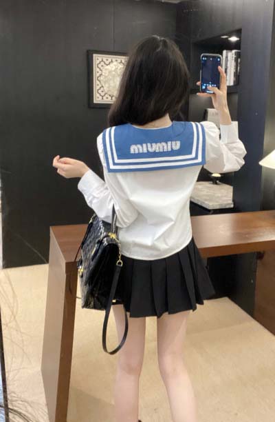 2025年2月9日新品入荷miumiu 刺繡入りショートシャツcan 工場