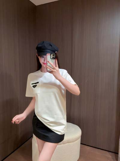 2025年2月9日新品入荷prada 半袖Tシャツ can 工場