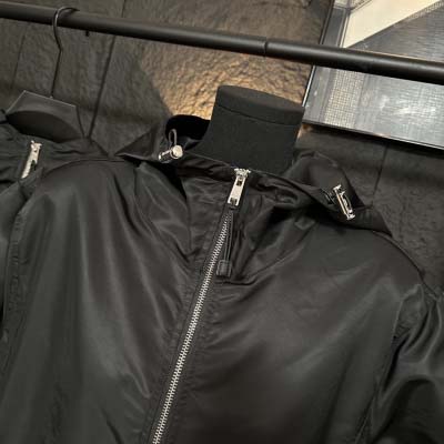 2025年2月9日新品入荷prada2025春の新しいタイプのナイロンの衛衣,フード付きジッパーcan 工場