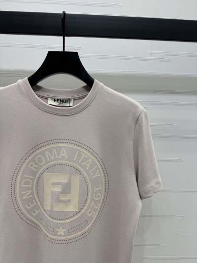 2025年2月12日の新作Fendi Tシャツ  kele 工場