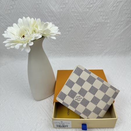 2025年2月24日早春新品M62664. size12 x 9 cm    ルイヴィトン二つ折りの短財布 zy工場