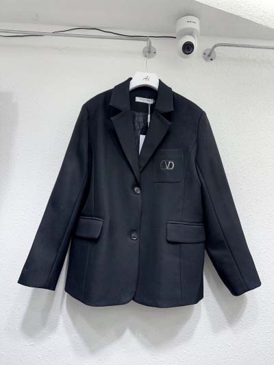2025年2月3日新作入荷 valentino スーツ