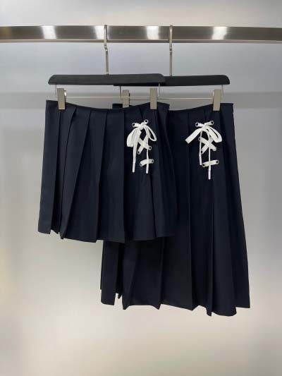 2025年2月5日の新着商品 Prada プリーツのハーフス...