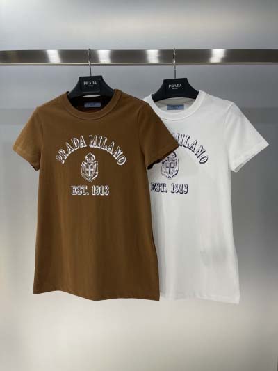 2025年2月5日の新作Prada Short Sleeve