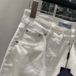 Pradaデニムパンツ2025年2月7日発売です