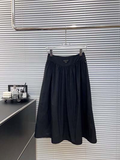 2025年2月9日新品入荷prada スカートcan 工場