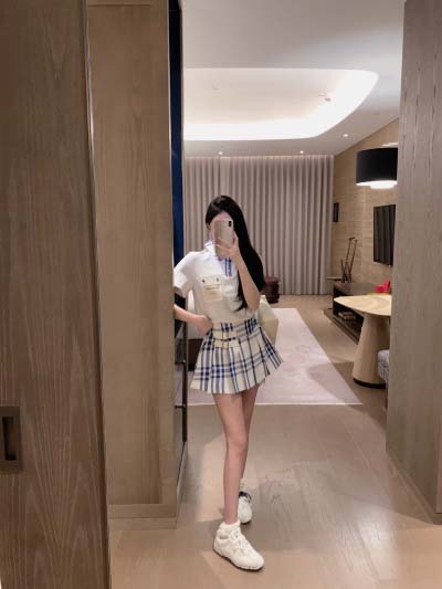 2025年2月9日新品入荷BURBERRY 半袖+スカート2...