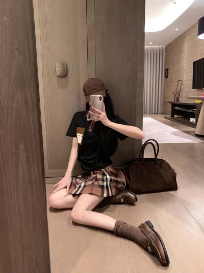 2025年2月9日新品入荷BURBERRY 半袖+スカート2...