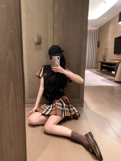 2025年2月9日新品入荷BURBERRY 半袖+スカート2...