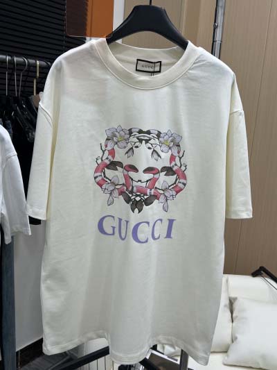 2025年2月9日新品入荷 Gucci半袖 Tシャツ  ca...