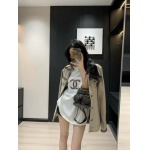 2025年2月9日新品入荷chanel 半袖Tシャツ+チェーンのデニムジャケットcan 工場