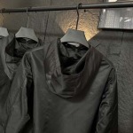 2025年2月9日新品入荷prada2025春の新しいタイプのナイロンの衛衣,フード付きジッパーcan 工場