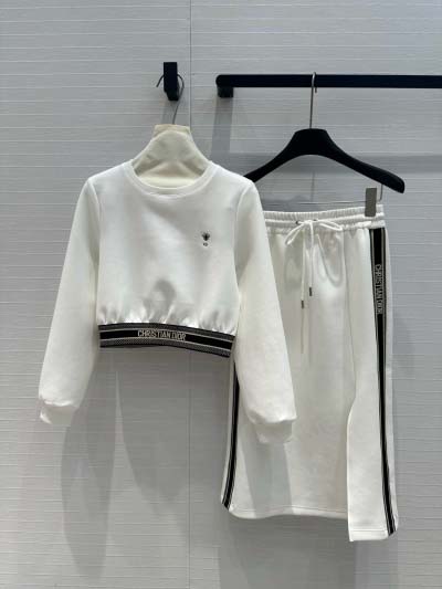 2025年2月7日発売 dior  レディース 上下セット
