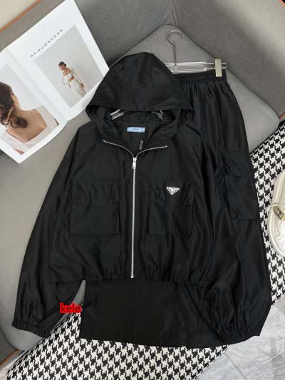 2025年2月11日新品入荷Pradaハーフスカート2025...