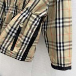 2025年2月12日の新作BURBERRY 定番チェックのフード付きミドルコート kele 工場