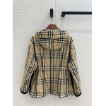 2025年2月12日の新作BURBERRY 定番チェックのフード付きミドルコート kele 工場