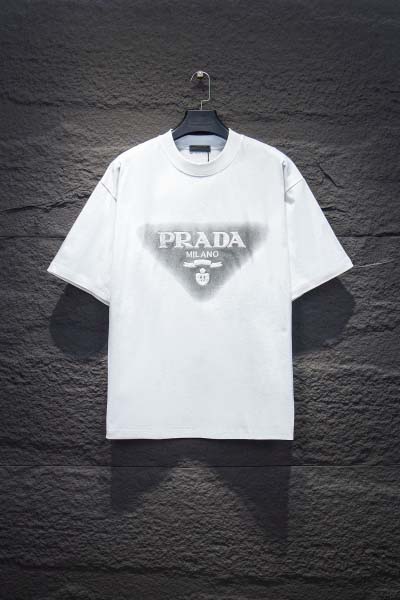 プラダの半袖Tシャツ2025年2月13日発売 HS工場