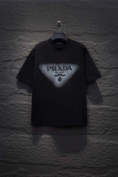 プラダの半袖Tシャツ2025年2月13日発売 HS工場
