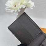 2025年2月24日早春新品M62664. size12 x 9 cm    ルイヴィトン二つ折りの短財布 zy工場