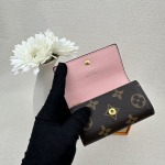 2025年2月24日早春新品M62630  SIZE:10.5x 7.0x 2.0 cm   ルイヴィトン6連キーケース zy工場