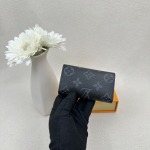 2025年2月24日早春新品M62630  SIZE:10.5x 7.0x 2.0 cm   ルイヴィトン6連キーケース zy工場