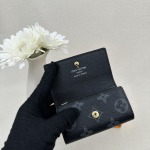 2025年2月24日早春新品M62630  SIZE:10.5x 7.0x 2.0 cm   ルイヴィトン6連キーケース zy工場
