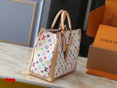 2025年3月16日 ルイヴィトン新品 M13079  x  OnTheGo   Monogram   LV x TM  35.0 x 27.0 x 14.0