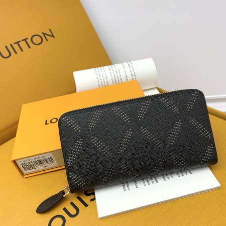 2025年3月17日新品 財布M13469   MY Louis Vuitton  WORLD TOUR   zy工場
