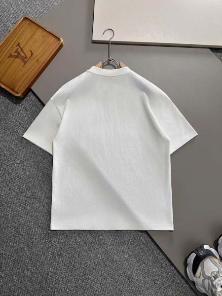 2025年3月19日高品質新作FENDI半袖Tシャツ HoHo工場