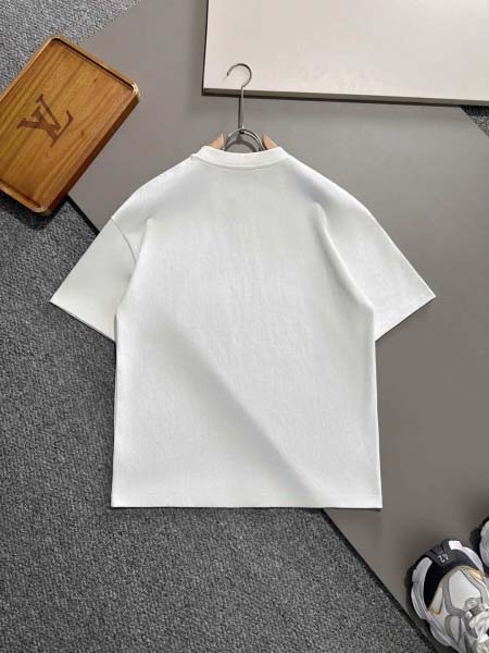 2025年3月19日高品質新作FENDI半袖Tシャツ HoHo工場