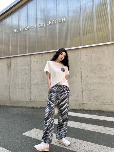 2025年3月23日入荷春夏新作Christian Dior半袖 Tシャツ can工場