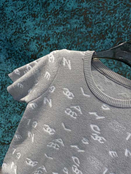 2025年3月23日入荷春夏新作Chanel袖なし ニット tシャツ can工場