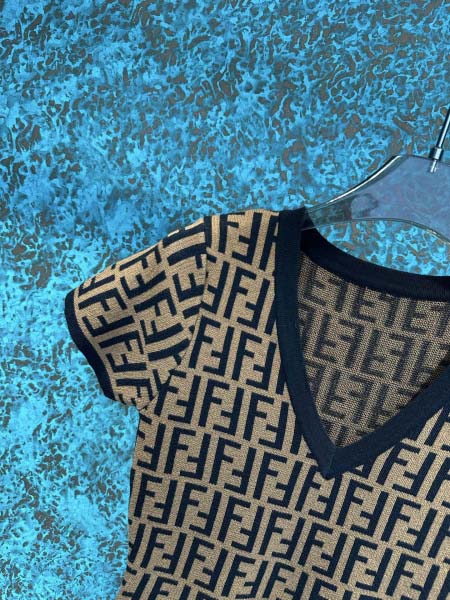 2025年3月23日入荷春夏新作Fendi袖なし ニット tシャツ can工場