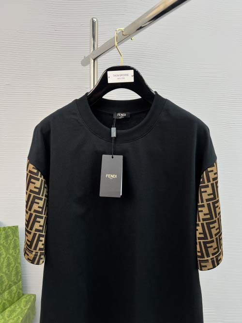 2025年3月26日入荷春夏高品質新作FENDI半袖 tシャツTF工場