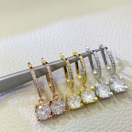 2025年3月9日入荷新品Cartierピアスギフト/誕生日...