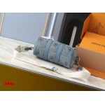 2025年3月16日 ルイヴィトン新品 M22762  Keepall Bandoulière 25  Monogram Washed Demin   Monogram  25 x 15 x 11 cm
