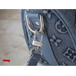 2025年3月16日 ルイヴィトン新品 M22762  Keepall Bandoulière 25  Monogram Washed Demin   Monogram    25.0 x 15.0 x 11.0 cm