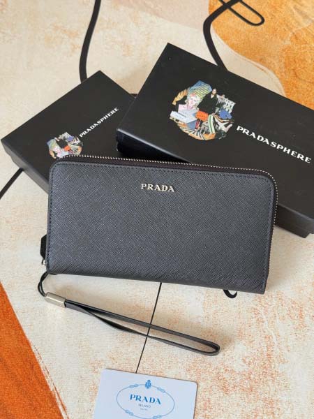 2025年3月17日新品財布PRADA blue  21cm...