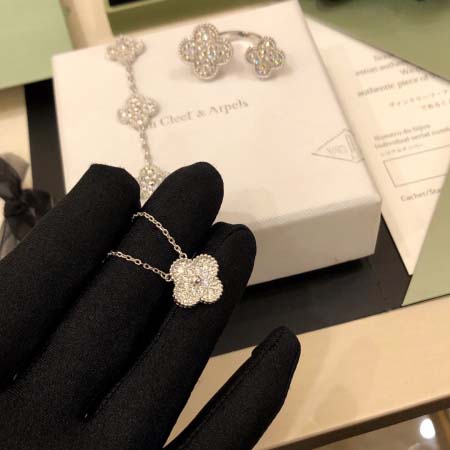 2025年4月4日入荷新品van cleef & arpelsネックレスギフト/誕生日/記念品/アクセサリーxin工場