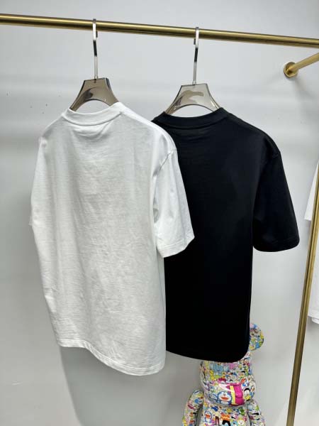 2025年4月26日入荷新作Givenchy半袖Tシャツ 原版复刻高級品香港の会社超厳選★入手困難/誕生日プレゼント/yinx工場