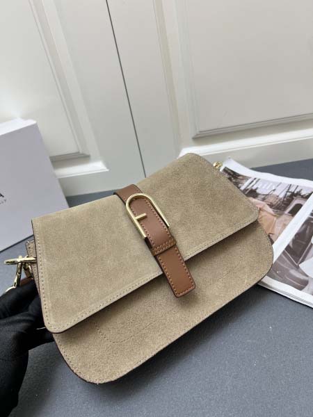 2025年4月27日入荷新作  FURLA型番H02010  SIZE:26.5X8X18CM  /XX工場
