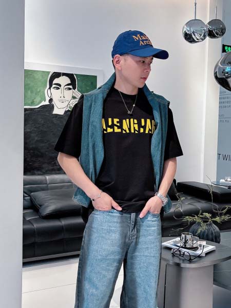 2025年4月4日入荷新作Balenciaga半袖 Tシャツ...
