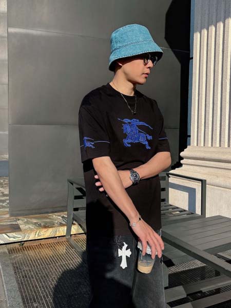 2025年4月6日入荷新作BURBERRY半袖 Tシャツ高級...