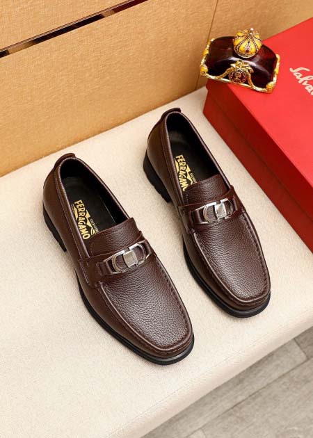 2025年4月10日入荷新品Ferragamoカジュアルシュ...